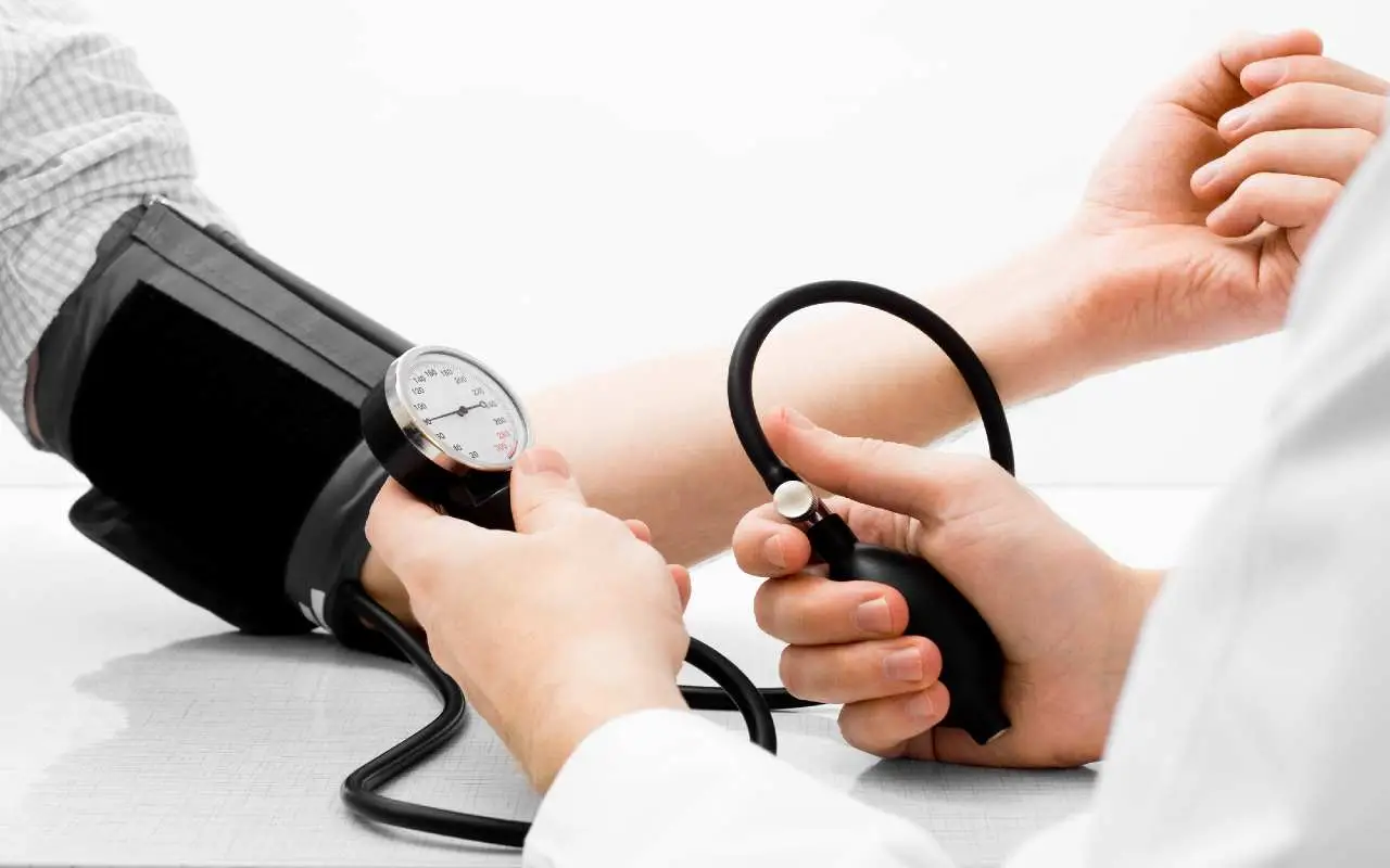 Pressione bassa al mattino? Ecco i 4 segnali da non ignorare secondo la Società Italiana di Cardiologia Pressione bassa al mattino? Ecco i 4 segnali da non ignorare secondo la Società Italiana di Cardiologia